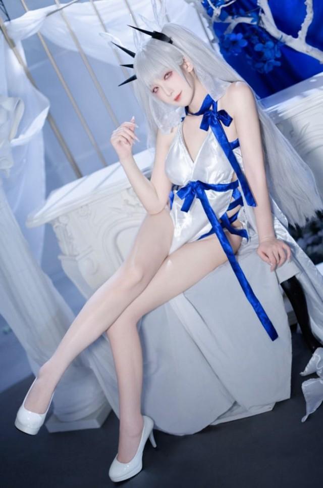 封疆疆v NO.72 可畏礼服 [32P-935MB]